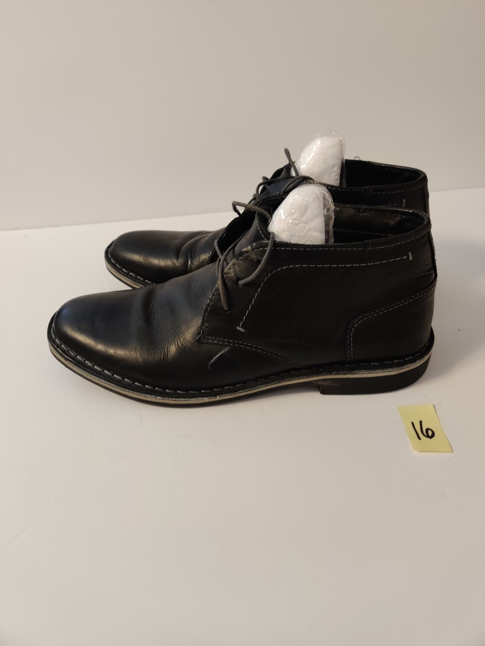 Steve Madden Black Leather Chukka Boots - Classic Lace-Up 9